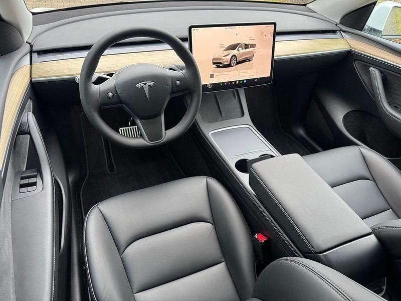 Gebraucht Tesla Model Y Standard Range 255 kW (347 PS) 2023 Pearl white multicoat SUV