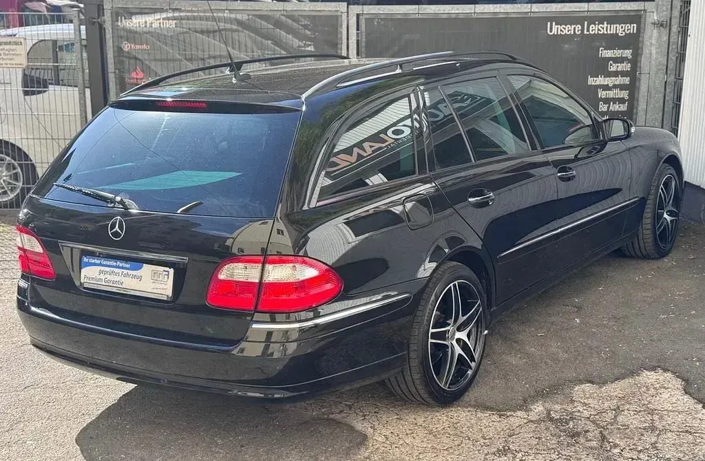 Gebraucht Mercedes E220 150 PS (110 kW) 2006 Schwarz Limousine