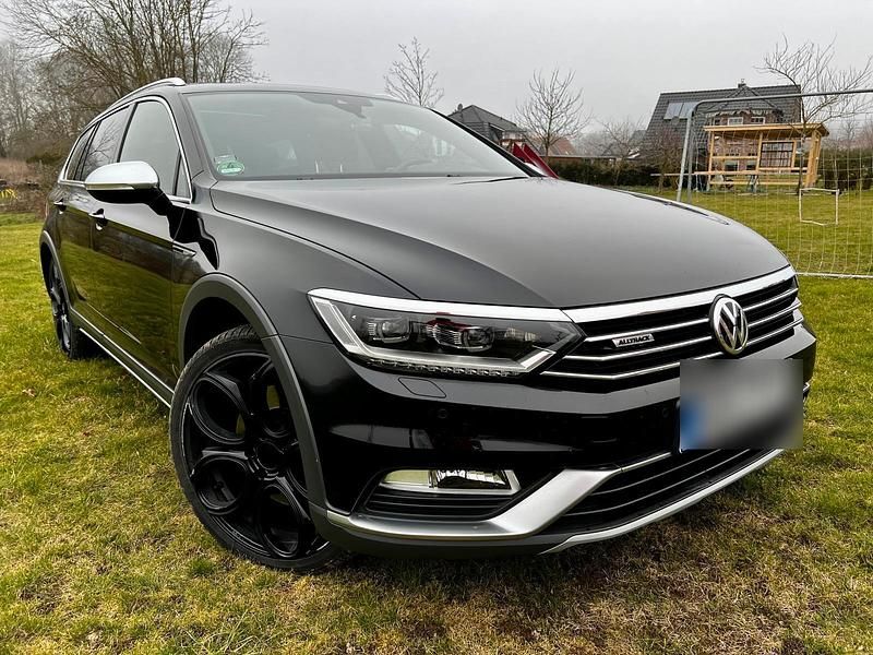 Schwarz Gebraucht 2016 VW Passat Alltrack Kombi | 23.500 € - Bild 1/4