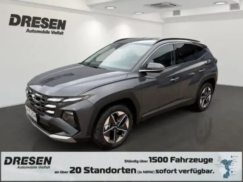 Grau (ecotronic grey / mic) Neu 2025 Hyundai Tucson Trend SUV | 31.990 € (Superpreis) - Bild 1/1
