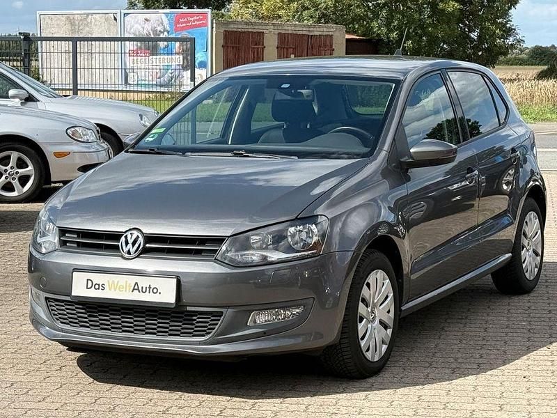 Grau Gebraucht 2010 VW Polo Team Limousine | 6.990 € (Etwas zu teuer) - Bild 1/4