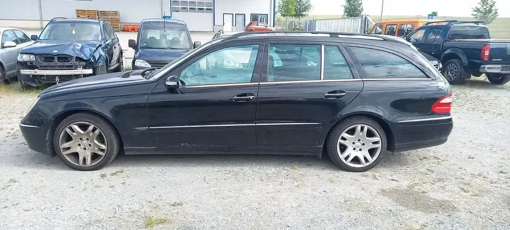 Gebraucht Mercedes E320 204 PS (150 kW) 2003 Schwarz Limousine