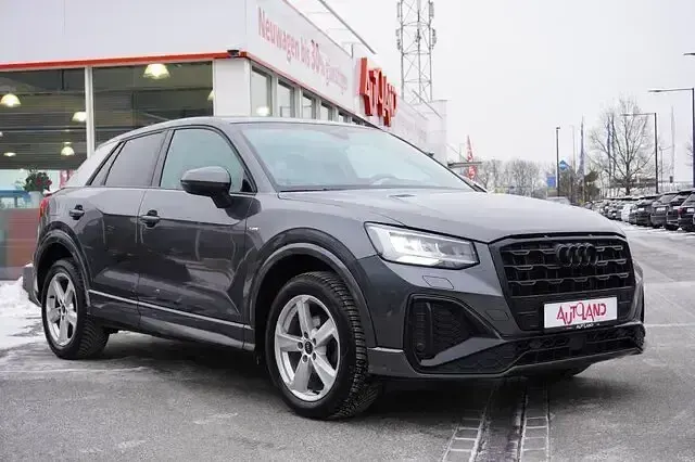 Gebraucht Audi Q2 S-Line 150 PS (110 kW) 2023 Grau SUV