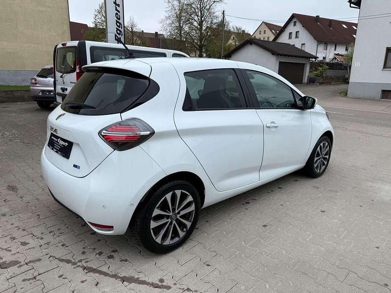 Second-hand Renault Zoe Intens 50 kW (69 CP) 2022 Alb Hatchback