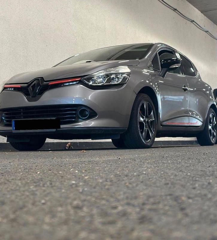 Grau Gebraucht 2015 Renault Clio IV LIMITED Kleinwagen | 7.900 € (Guter Preis) - Bild 1/4