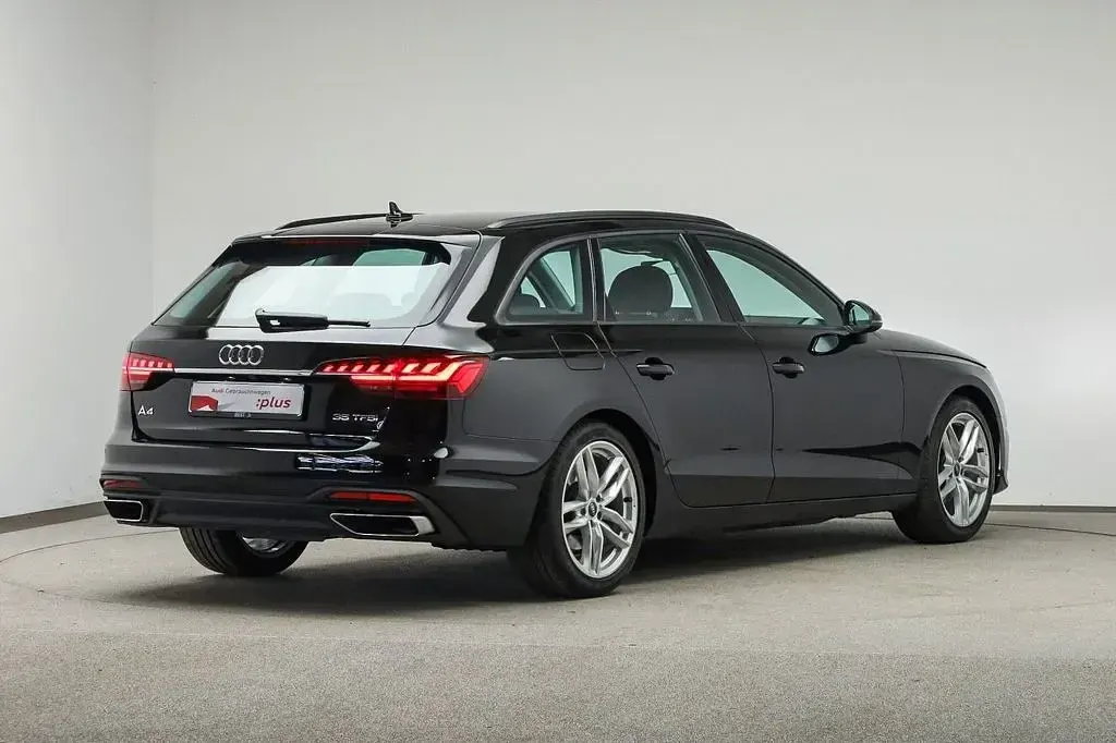Gebraucht Audi A4 Basis 150 PS (110 kW) 2023 Mythosschwarz metallic Kombi
