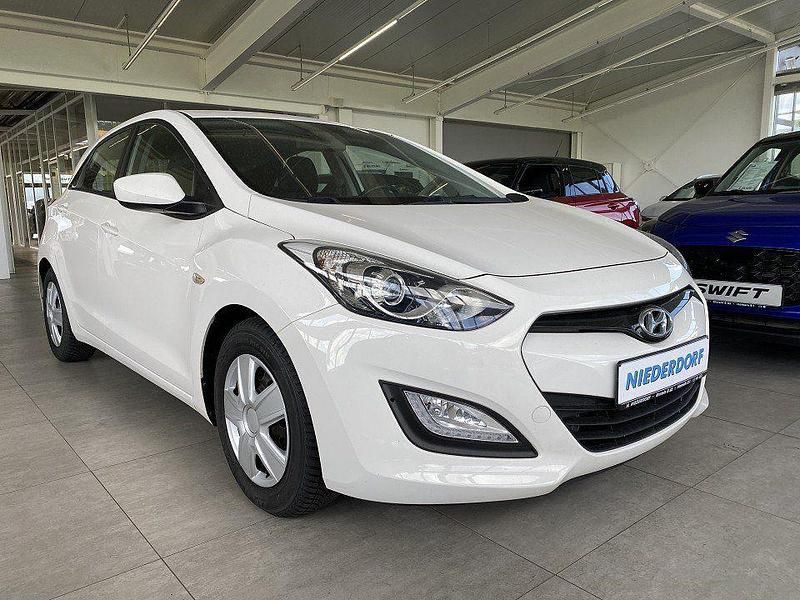 Gebraucht Hyundai i30 Edition 99 PS (72 kW) 2014 Creamy white Limousine