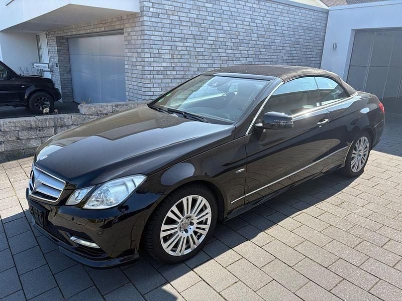Gebraucht Mercedes E250 204 PS (150 kW) 2012 Schwarz Cabrio