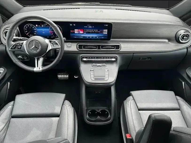 Gebraucht Mercedes V300 Avantgarde 237 PS (174 kW) 2025 Hightechsilber metallic Van / Kleinbus