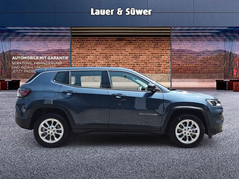 Neu Jeep Compass Altitude 129 PS (94 kW) 2025 Blau SUV