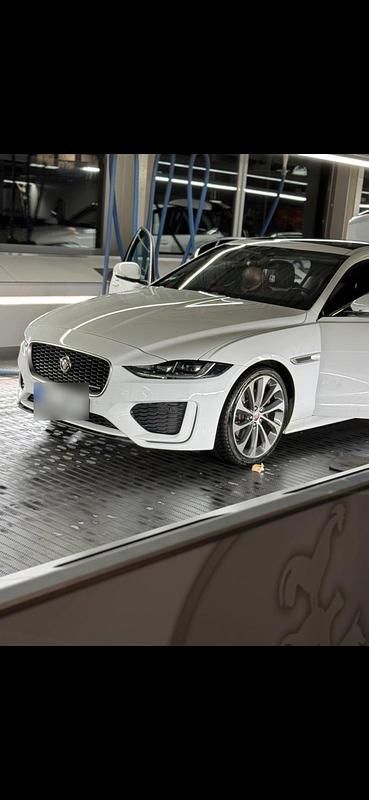 Gebraucht Jaguar XE R-Sport 250 PS (183 kW) 2020 Weiß Limousine
