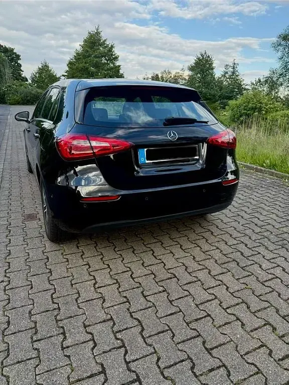 Gebraucht Mercedes A200 Advanced 150 PS (110 kW) 2021 Schwarz Limousine