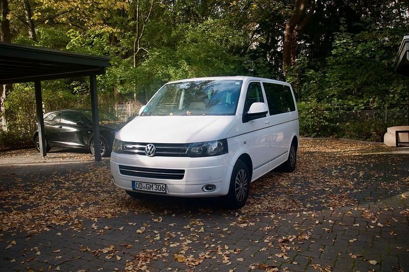 Weiß Gebraucht 2011 VW T5 Van | 26.500 € - Bild 1/4