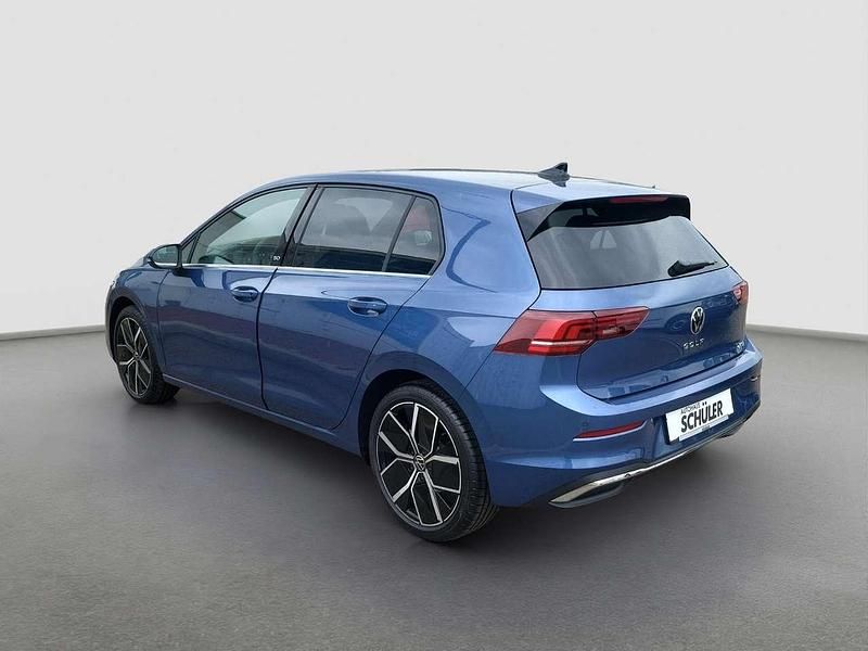 Gebraucht VW Golf VIII Edition 150 PS (110 kW) 2024 Blau (anemonenblau metallic) Limousine