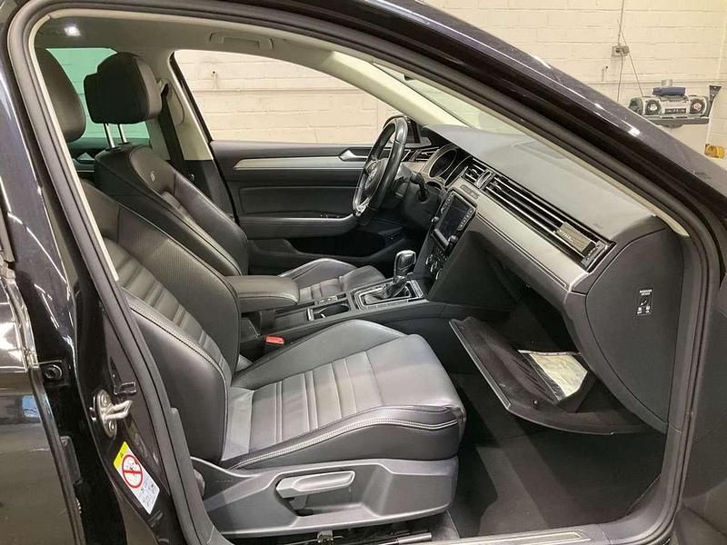 Gebraucht VW Passat Highline 239 PS (175 kW) 2017 Schwarz Kombi