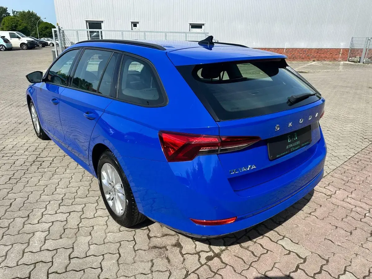 Gebraucht Skoda Octavia Ambition 150 PS (110 kW) 2021 Blau Kombi