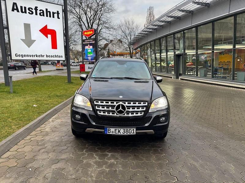 Gebraucht Mercedes ML350 224 PS (164 kW) 2009 Schwarz SUV