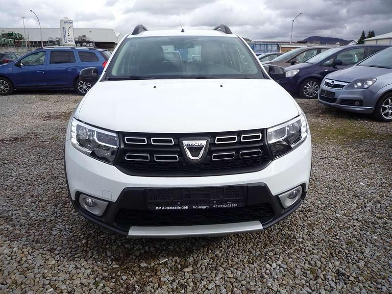 Gebraucht Dacia Sandero Celebration 90 PS (66 kW) 2019 Gletscherweiss Kleinwagen