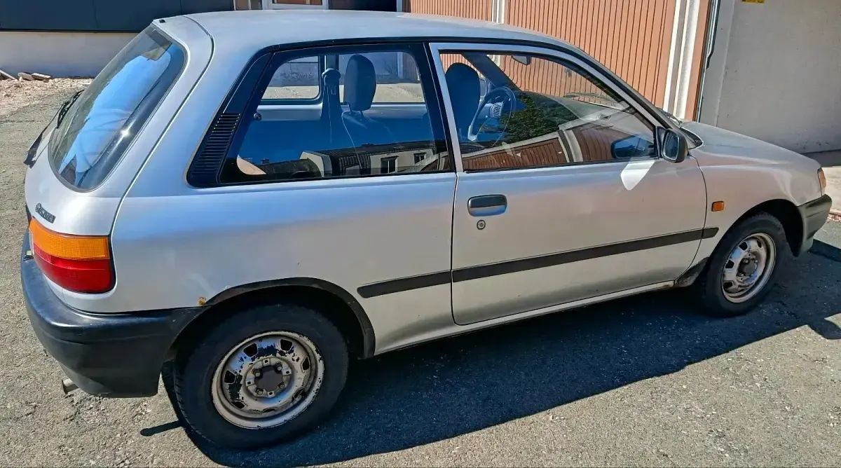 Gebraucht Toyota Starlet 75 PS (55 kW) 1995 Grau Kleinwagen