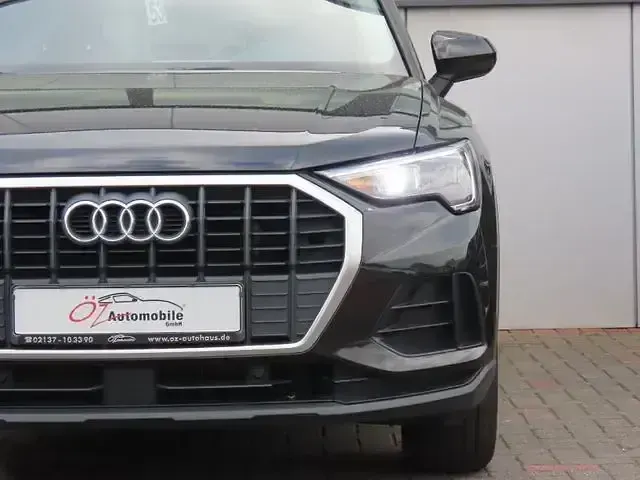 Gebraucht Audi Q3 Basis 150 PS (110 kW) 2022 Schwarz SUV