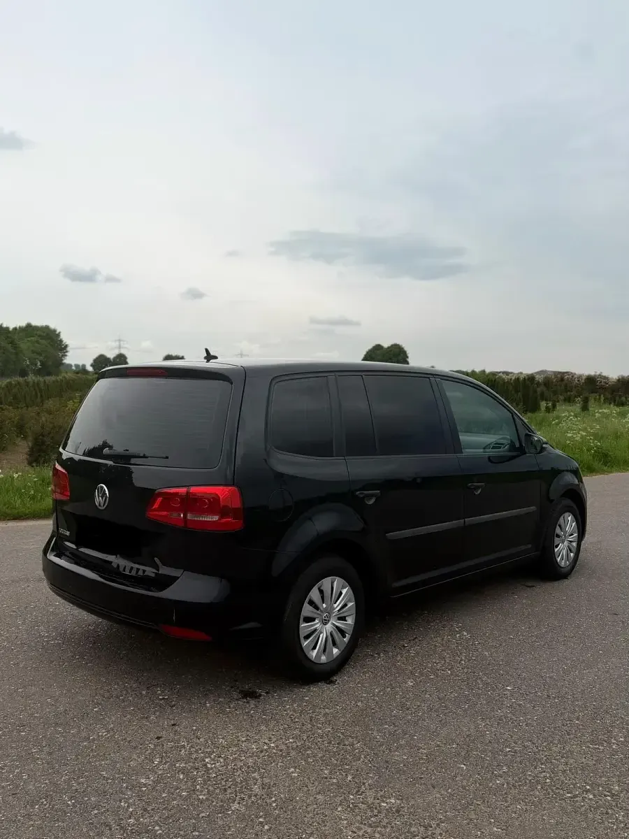 Gebraucht VW Touran Trendline 105 PS (77 kW) 2012 Schwarz Van / Kleinbus
