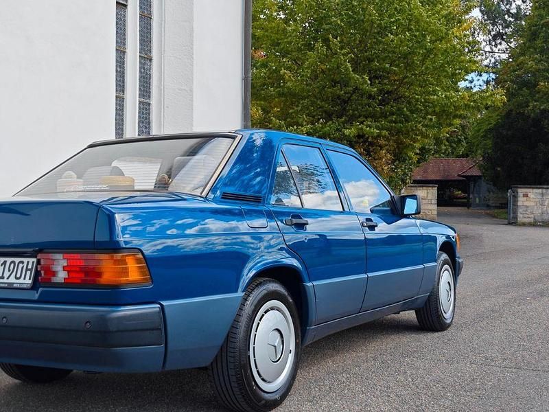 Gebraucht Mercedes 190 75 PS (55 kW) 1990 Blau Limousine