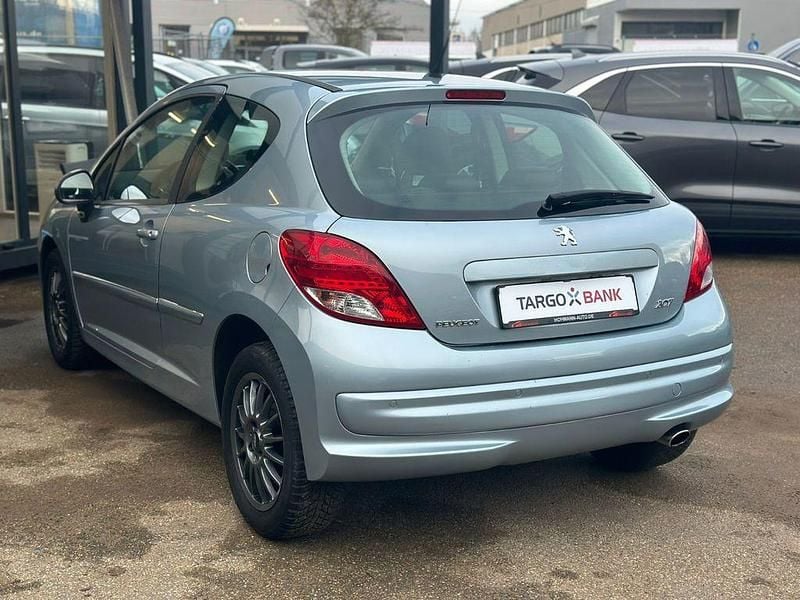 Gebraucht Peugeot 207 95 PS (69 kW) 2011 Blau Kleinwagen