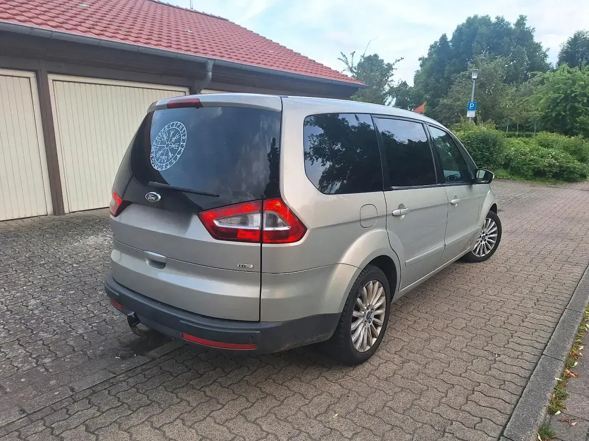 Gebraucht Ford Galaxy 115 PS (84 kW) 2009 Gold Van / Kleinbus