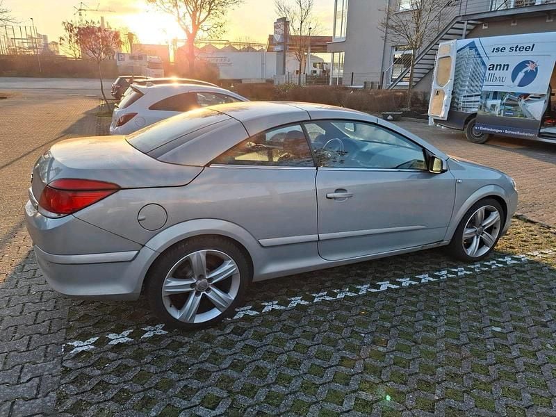 Gebraucht Opel Astra Cabriolet 140 PS (102 kW) 2009 Gold Cabrio