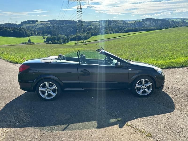 Schwarz Gebraucht 2006 Opel Astra Cabriolet Cabrio | 1.999 € (Fairer Preis) - Bild 1/4