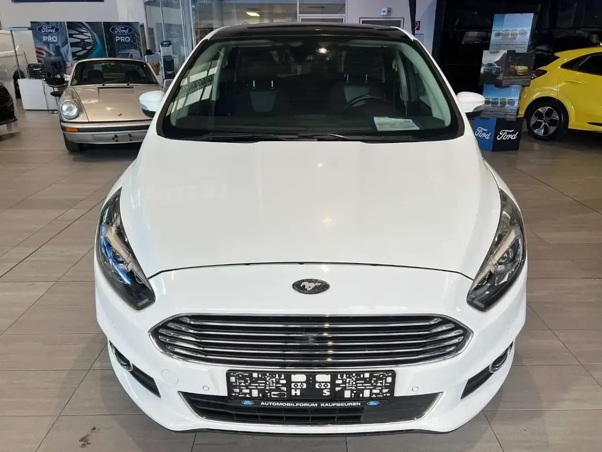 Używany Ford S-MAX Titanium 239 KM (175 kW) 2016 Biały Minivan