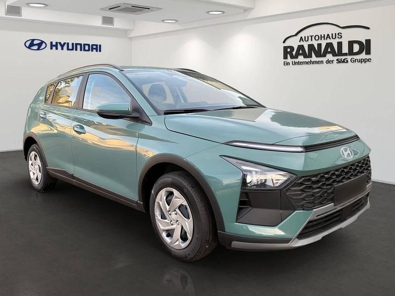 Neu Hyundai Bayon Select 101 PS (74 kW) 2025 Mangrove green (gruen) SUV