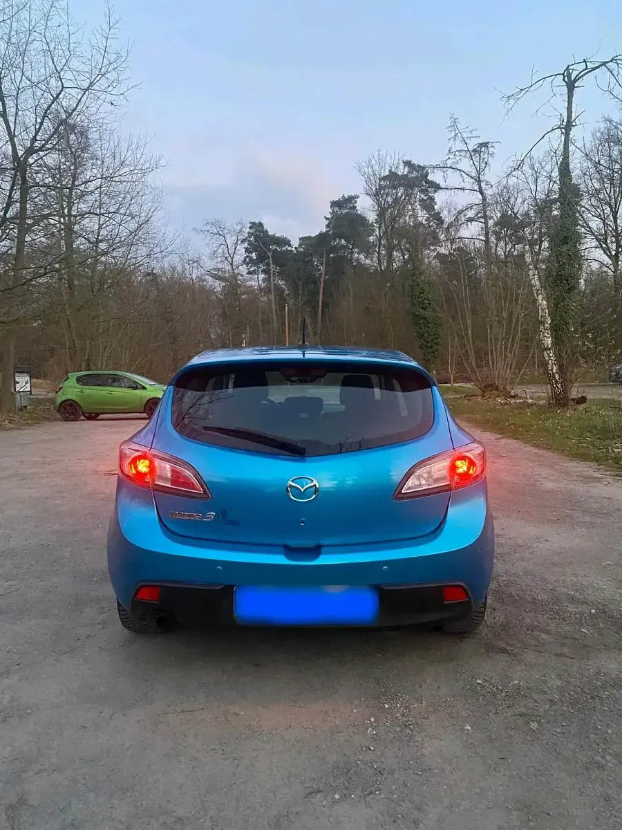 Usado Mazda 3 105 HP (77 kW) 2010 Azul Sedan