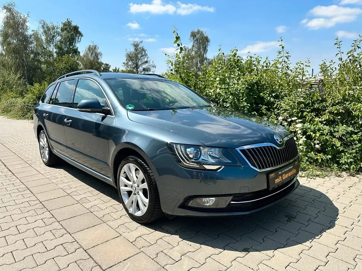 Gebraucht Skoda Superb Exclusive 170 PS (125 kW) 2015 Grau Kombi