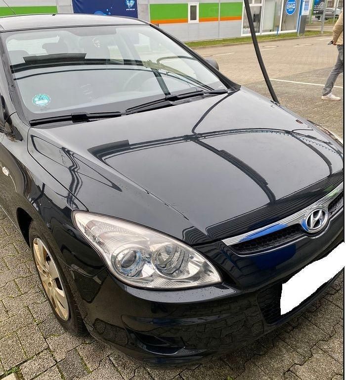 Schwarz Gebraucht 2008 Hyundai i30 Edition+ Limousine | 2.200 € (Fairer Preis) - Bild 1/4