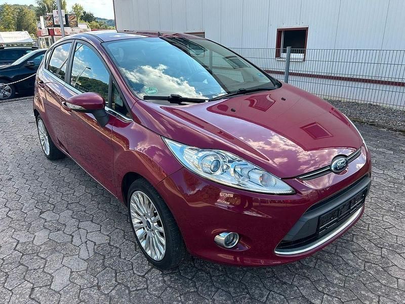 Gebraucht Ford Fiesta 60 PS (44 kW) 2012 Rot Kleinwagen