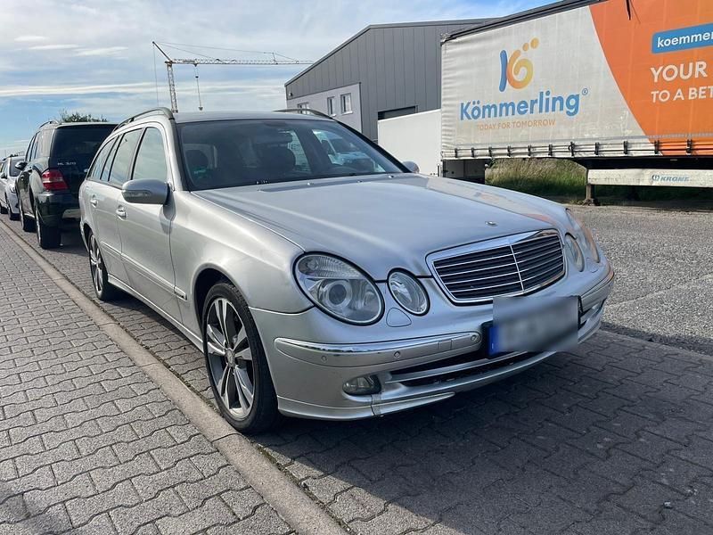 Silber Gebraucht 2005 Mercedes E280 Avantgarde Kombi | 2.200 € (Superpreis) - Bild 1/4