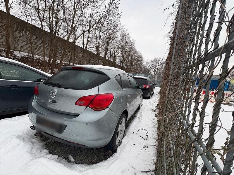 Grau Gebraucht 2012 Opel Astra Limousine | 2.499 € (Superpreis) - Bild 1/1