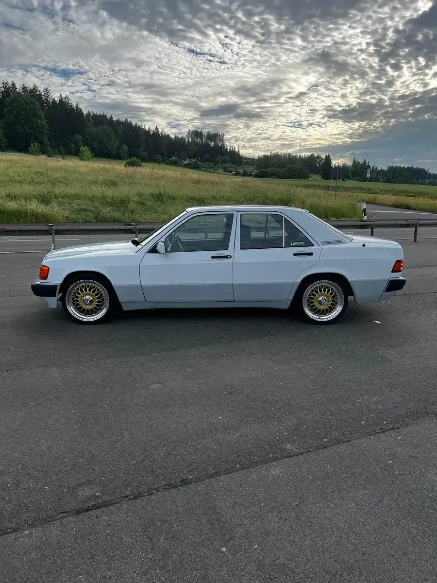 Gebraucht Mercedes 190 122 PS (89 kW) 1991 Limousine