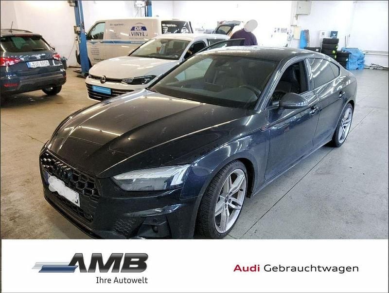 Mythosschwarz metallic Gebraucht 2022 Audi A5 Sportback Ambiente Kleinwagen | 34.480 € (Fairer Preis) - Bild 1/3