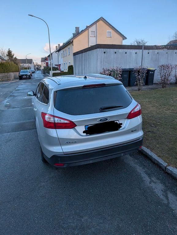 Gebraucht Ford Focus Titanium 125 PS (91 kW) 2011 Silber Limousine