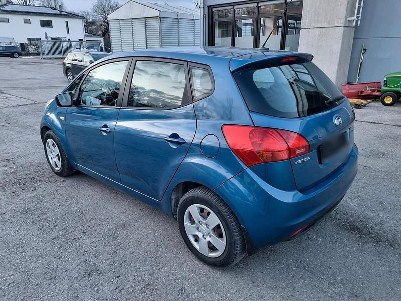 Gebraucht Kia Venga 90 PS (66 kW) 2012 Blau Kleinwagen