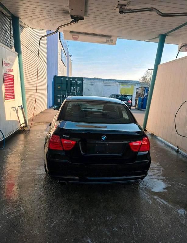 Brugt BMW 318 143 HK (105 kW) 2009 Sort Sedan