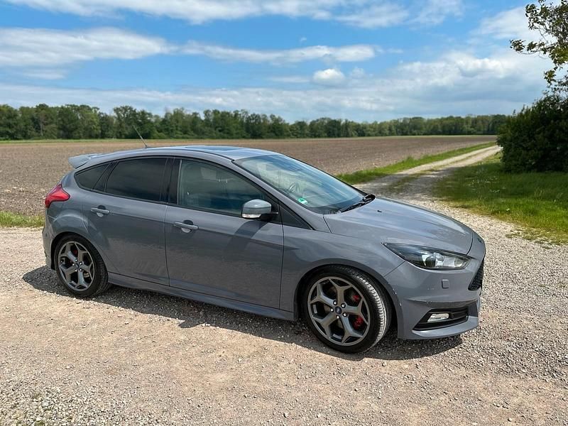 Gebraucht Ford Focus ST 185 PS (136 kW) 2014 Grau Limousine