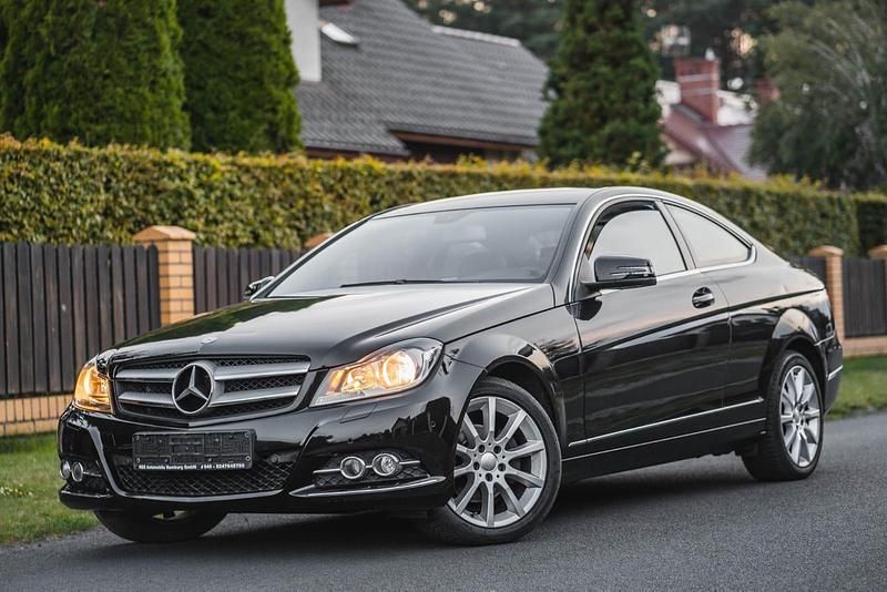 Schwarz Gebraucht 2013 Mercedes C180 Coupé | 8.399 € (Fairer Preis) - Bild 1/4