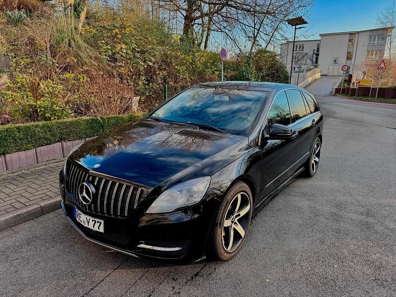 Schwarz Gebraucht 2011 Mercedes R350 AMG Van / Kleinbus | 12.999 € (Teuer) - Bild 1/4