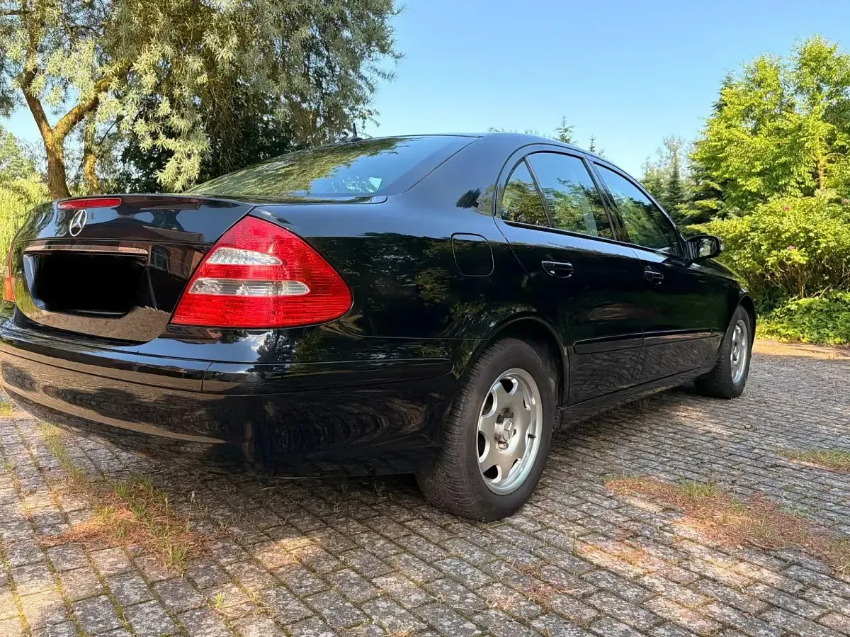 Gebraucht Mercedes E200 163 PS (119 kW) 2003 Schwarz Limousine