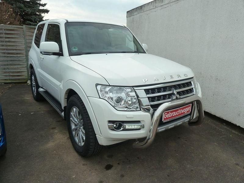 Gebraucht Mitsubishi Pajero Plus 190 PS (139 kW) 2016 Weiß SUV