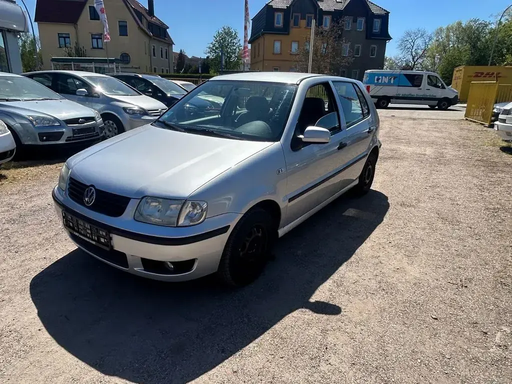 Second-hand VW Polo 82 CP (60 kW) 2000 Argintiu Berlinǎ