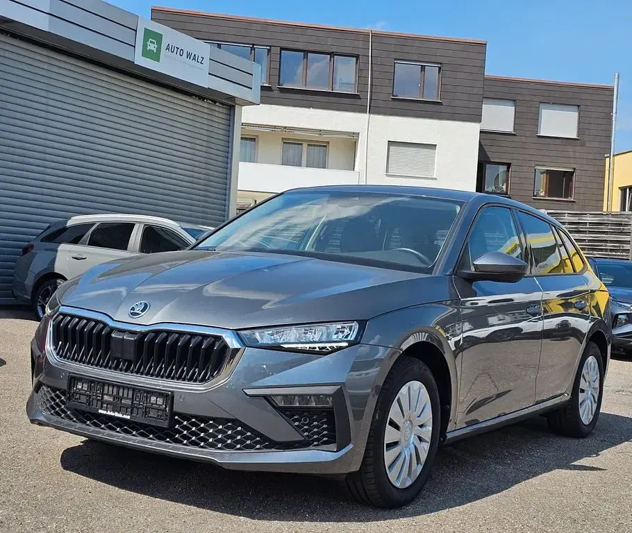 Gebraucht Skoda Scala Drive 95 PS (69 kW) 2025 Grau Kleinwagen
